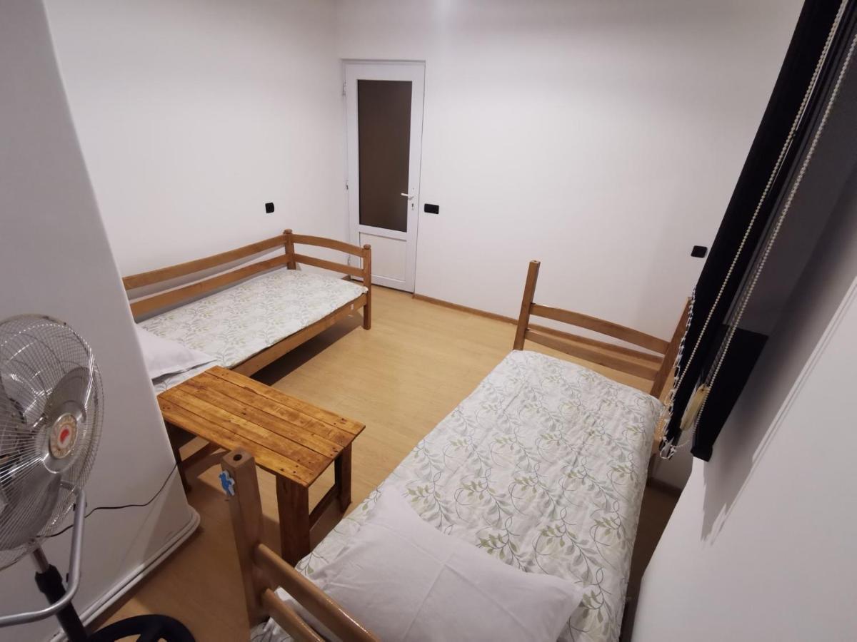 4 Friends Hostel Єреван Екстер'єр фото