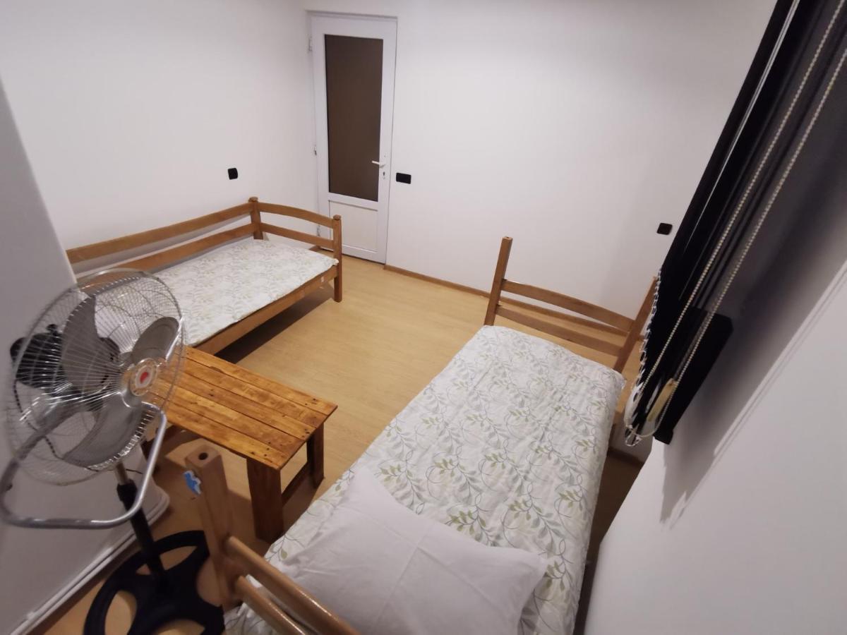 4 Friends Hostel Єреван Екстер'єр фото