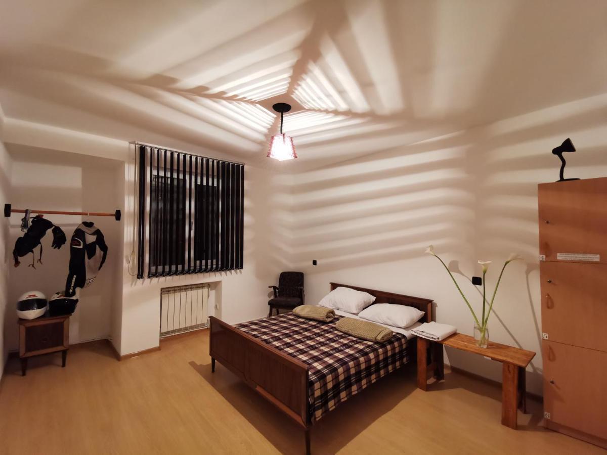 4 Friends Hostel Єреван Екстер'єр фото